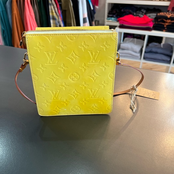 Adorable Louis Vuitton perfect for summer. - Picture 9 of 9